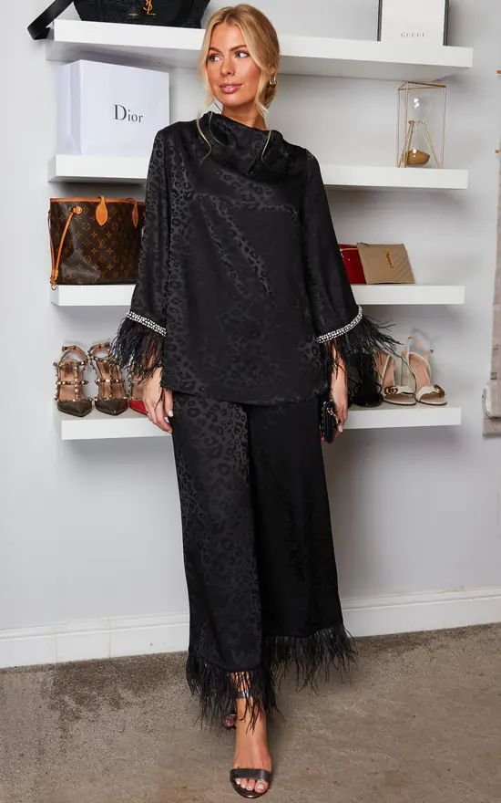 Daska luxury set. With feathery detailed.